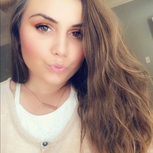 Meet your Posher, Caroline